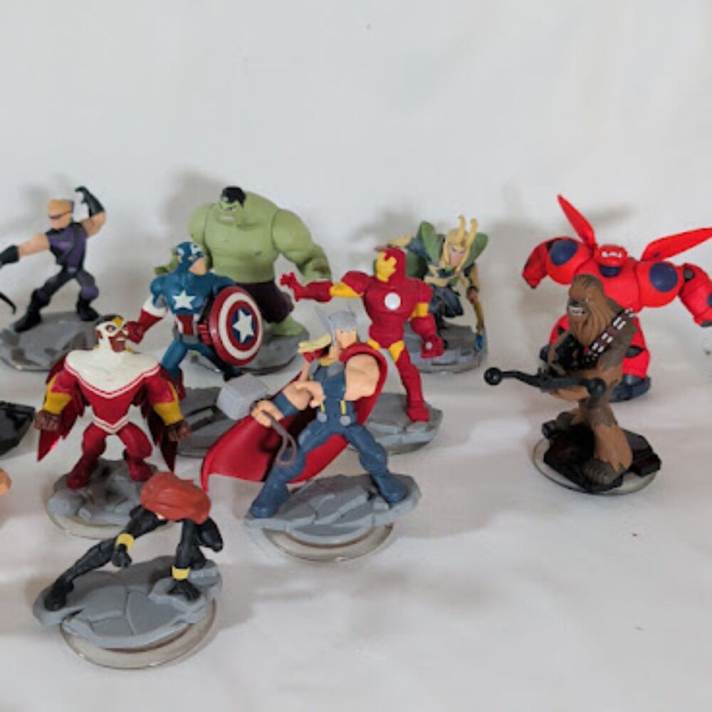 Disney Infinity PS4 Lot 19 Figures 2 Games 2 Bases Power Discs Marvel Star Wars